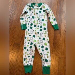 Hanna Andersson Peanuts St Patrick’s Day Clover Snoopy Sleeper size 18-24m